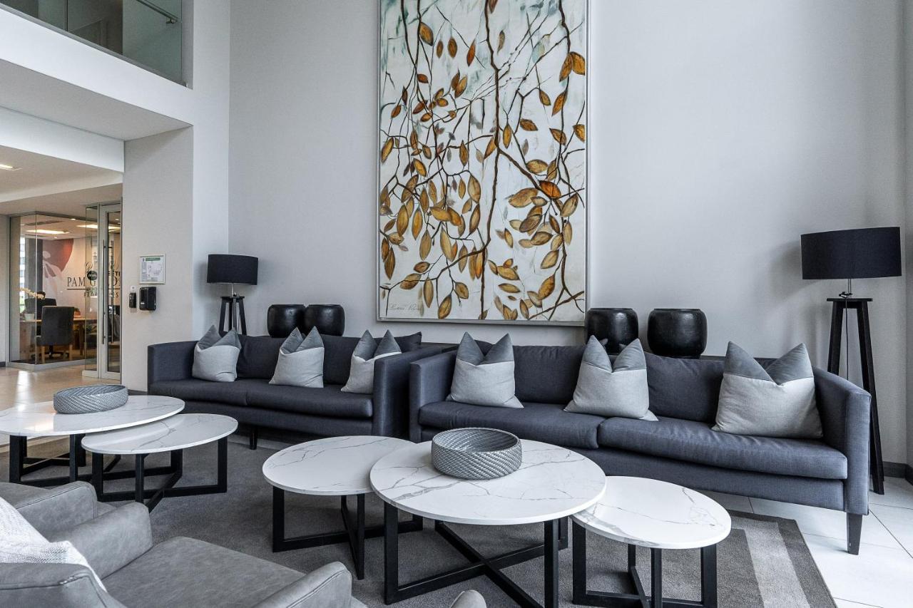 Top Floor Menlyn Maine Studio Apartment With Stunning Views & No Load Shedding Pretoria-Noord 外观 照片
